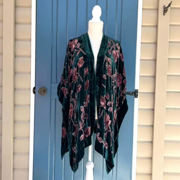Jessica Simpson Velvet Floral Wrap - Picture 1 of 6